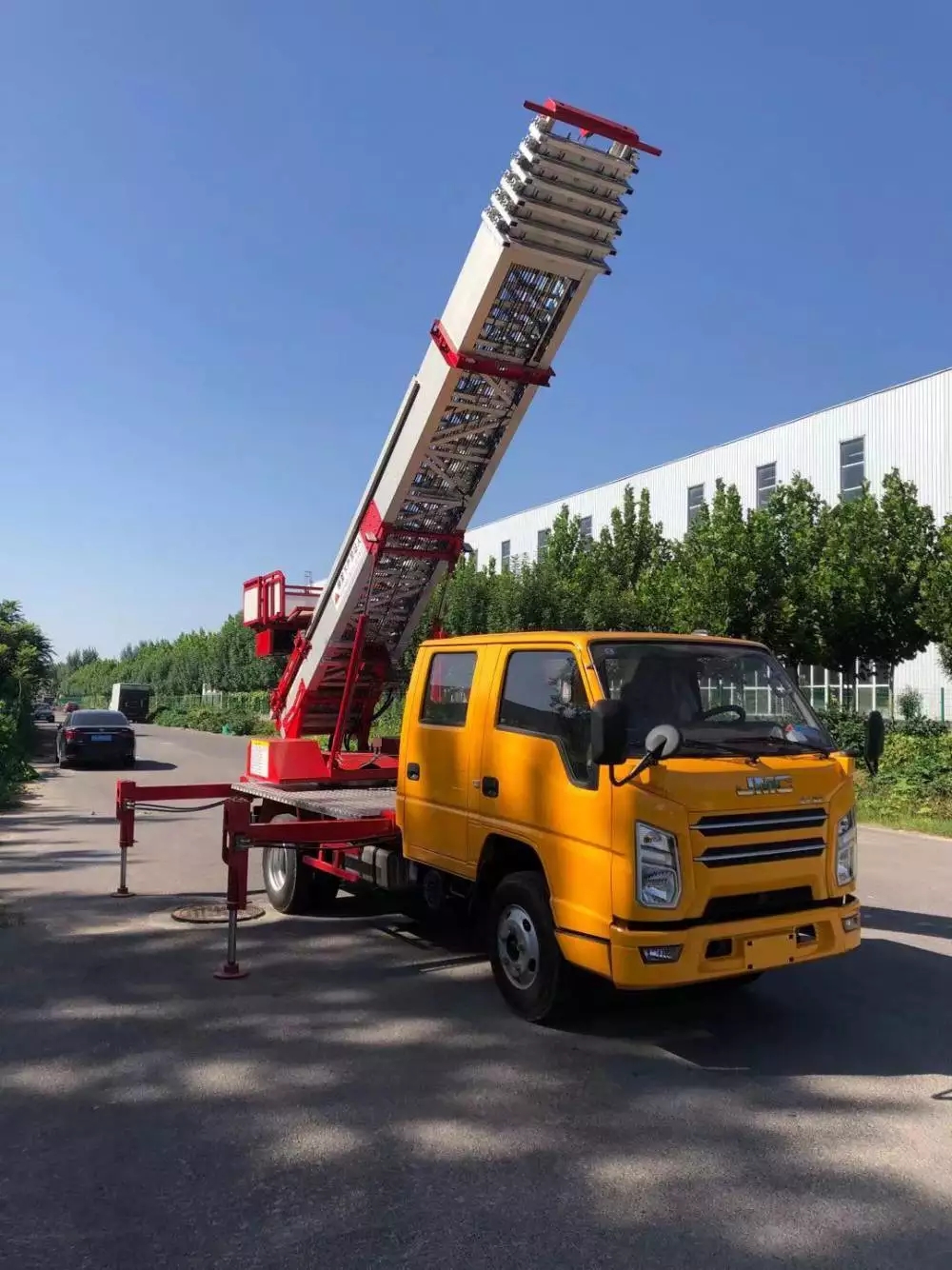 金溪县附近的云梯车出租服务：轻松解决高空作业需求